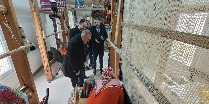 Vezirköprü'de El Sanatları Atölyesi Yöresel Ürünler Üretiyor