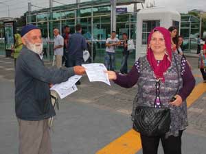 Şiirleriyle Vatandaşları Bilinçlendiriyor