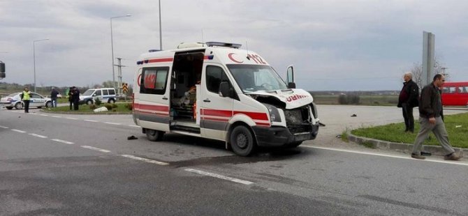 Ambulans kaza yaptı 1 ölü