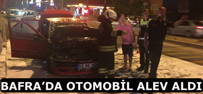 Bafra'da otomobil alev aldı