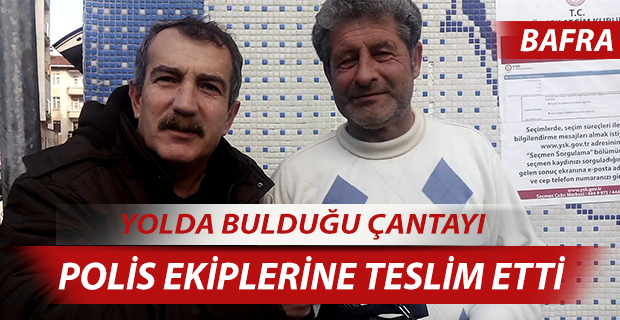 DUYARLI VATANDAŞ YOLDA BULDUĞU ÇANTAYI POLİS EKİPLERİNE TESLİM ETTİ