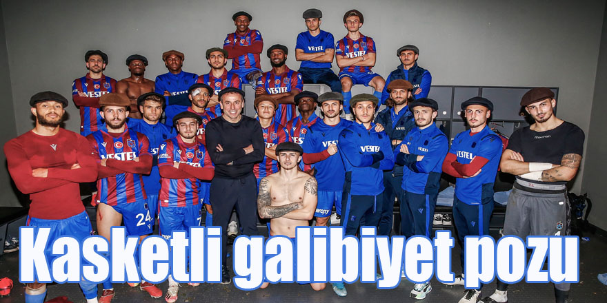 Kasketli galibiyet pozu