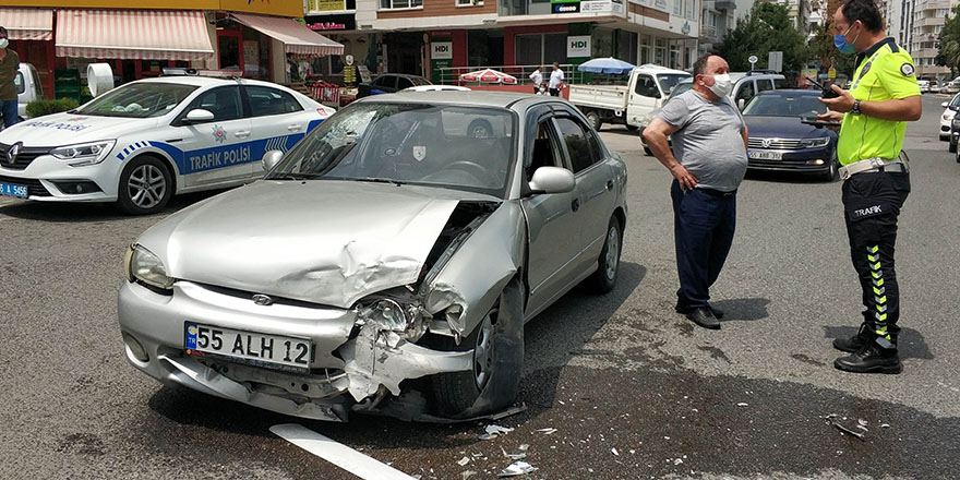 Samsun'da kavşakta iki araç çarpıştı: 1 yaralı