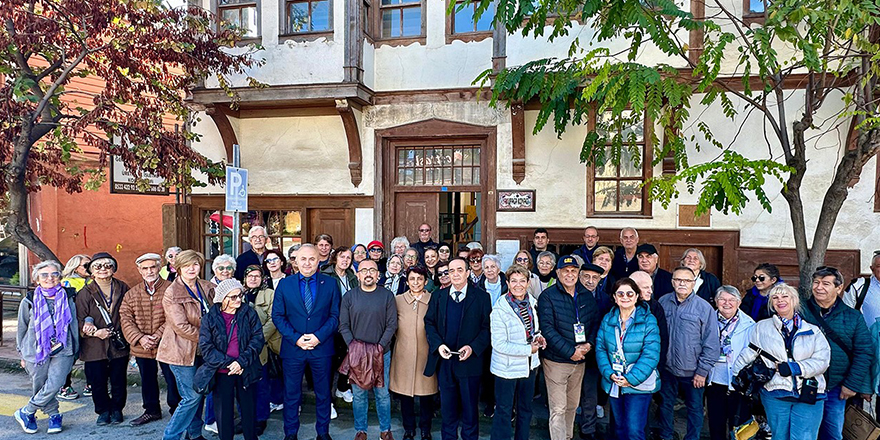 "3. Yaş Üniversitesi" Öğrencilerinden Gerze'ye Tarih Gezisi