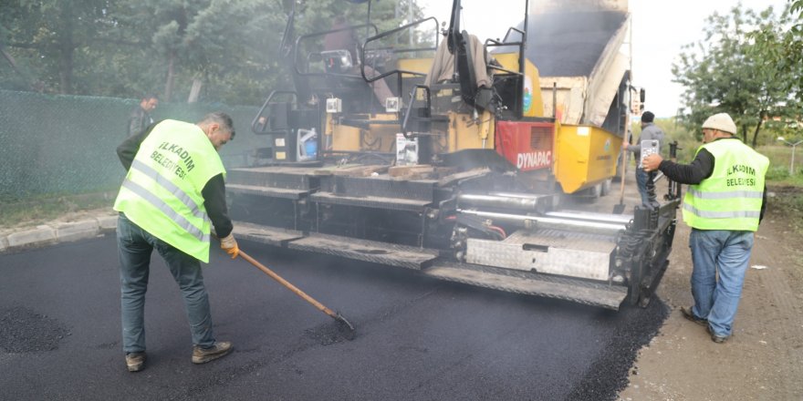 İlkadım'da Güvenli Ulaşım İçin Yol Çalışmaları Sürüyor