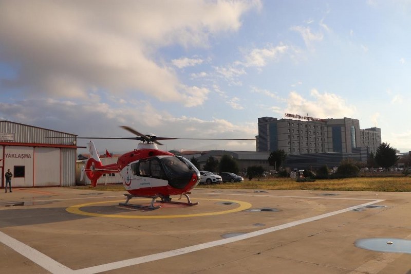 ambulans-helikopter-6-aylik-bebek-icin-havalandi-002.jpg