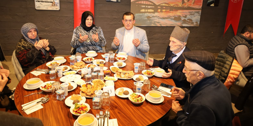 bafra-kaymakamligindan-sehit-aileleri-ve-gazilere-iftar-yemegi-verildi-10.png