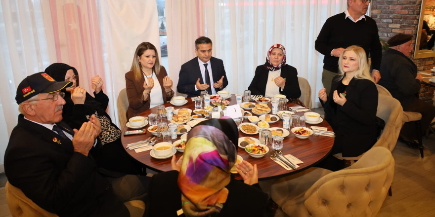 bafra-kaymakamligindan-sehit-aileleri-ve-gazilere-iftar-yemegi-verildi-12.png