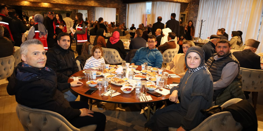 bafra-kaymakamligindan-sehit-aileleri-ve-gazilere-iftar-yemegi-verildi-13.png