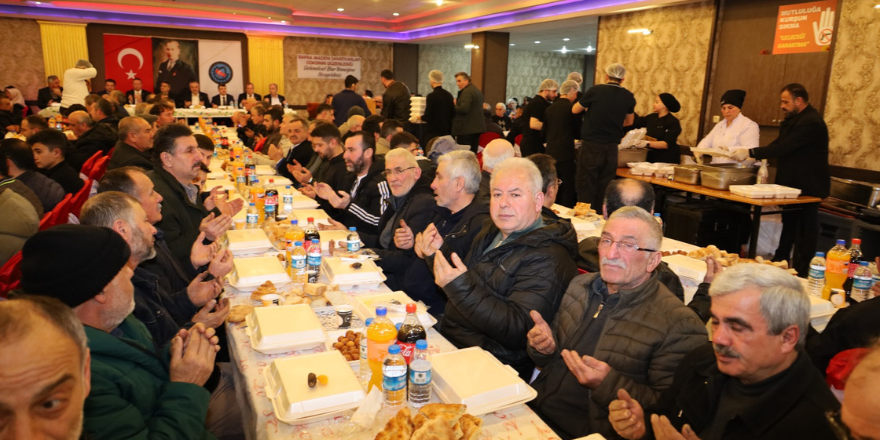 bafra-madeni-sanatkarlar-odasi-maneviyat-dolu-iftar-yemegi-duzenledi-21.png