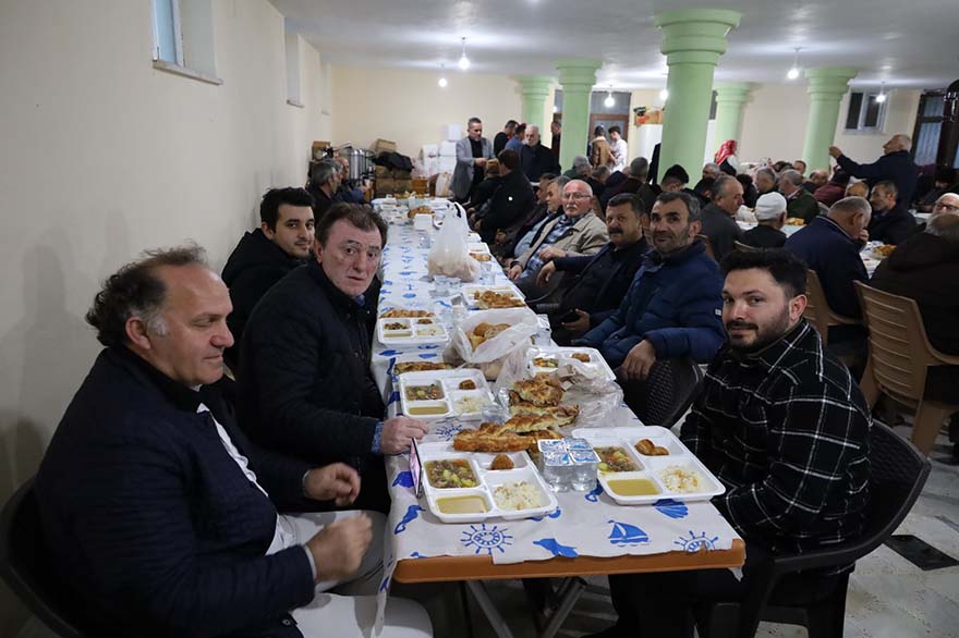 bafrada-koseli-mahallesinde-imece-usulu-iftar-yemegi-10.jpg