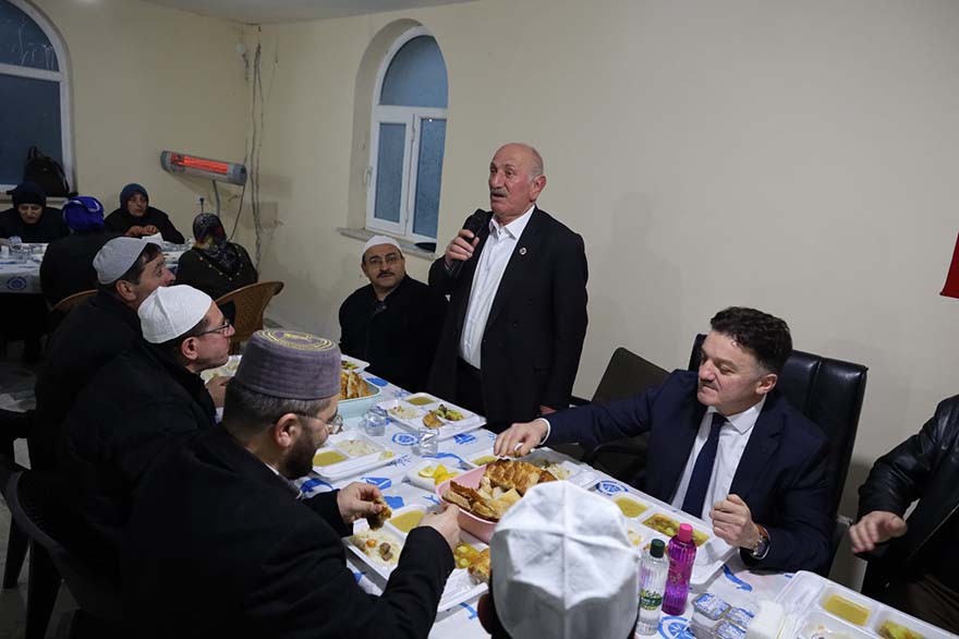 bafrada-koseli-mahallesinde-imece-usulu-iftar-yemegi-11.jpg