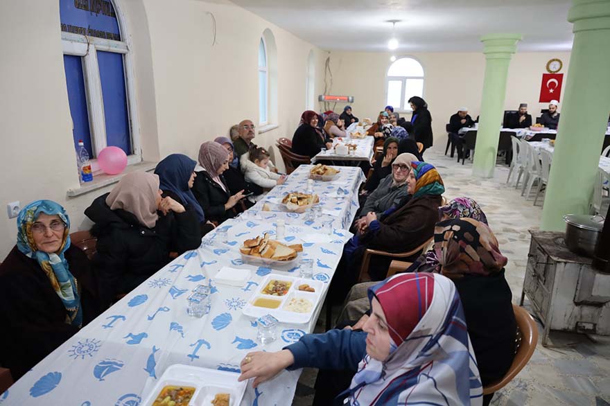 bafrada-koseli-mahallesinde-imece-usulu-iftar-yemegi-5.jpg