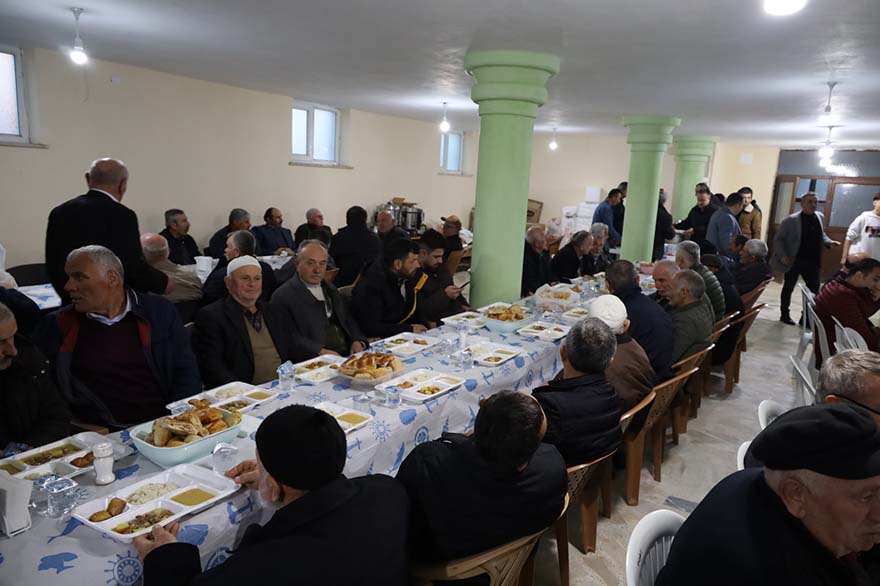 bafrada-koseli-mahallesinde-imece-usulu-iftar-yemegi-6.jpg