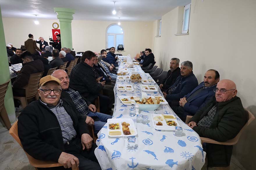 bafrada-koseli-mahallesinde-imece-usulu-iftar-yemegi-8.jpg