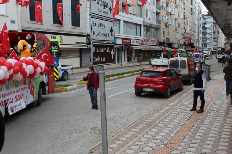 Bafra'nın Balkonlarında 23 Nisan Coşkusu 