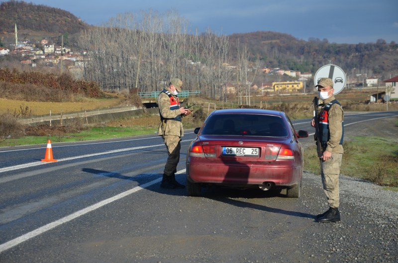 kolay-yolu-uzerinde-hes-kodu-uygulamasi.JPG