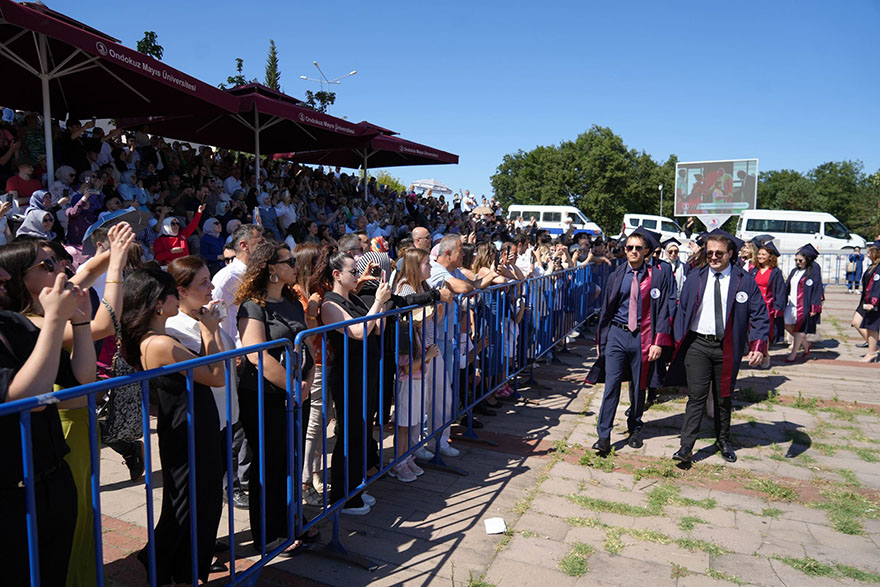 ondokuz-mayis-universitesi-tip-fakultesi-322-mezun-verdi-2.jpg