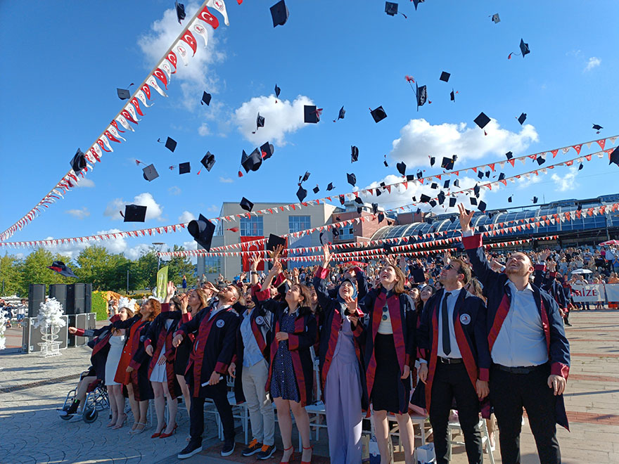 ondokuz-mayis-universitesi-tip-fakultesi-322-mezun-verdi1.jpg