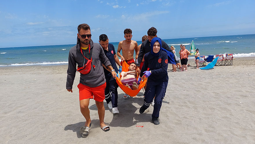 Samsun'da Boğulma Tehlikesi Geçiren Genç Hastaneye Kaldırıldı