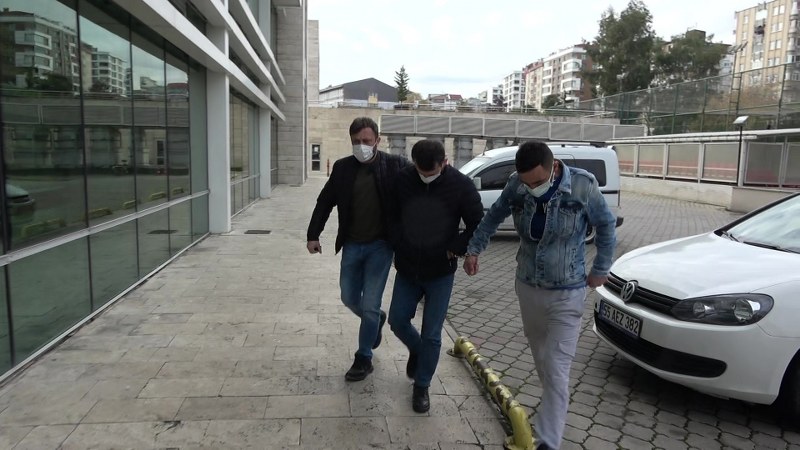 samsunda-polis-tarafindan-yapilan-operasyonda-28-kilo-esrar-ile-birlikte-cesitli-uyusturucu-maddeler-ele-gecirildi-3-kisi-adl-001.jpg